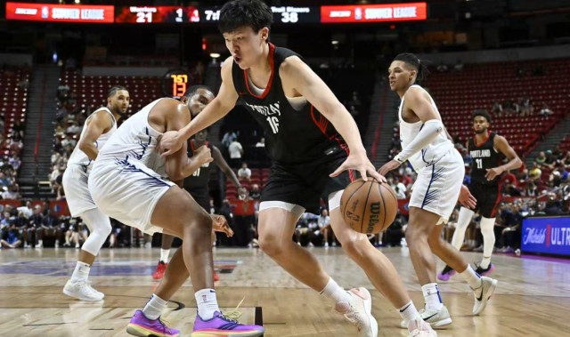 杨瀚森10+5+4+1断3帽引全美热议：潜力无限 中国约基奇 强大武器