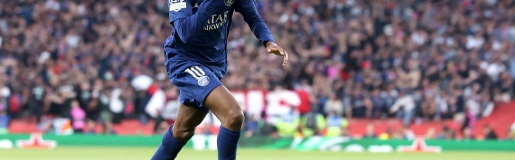 每体：登贝莱获金球的数据几乎完美无缺，唯一的瑕疵就是决赛失利